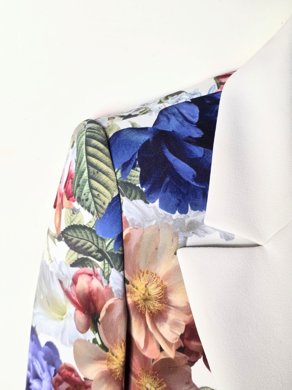 ALICE + OLIVIA Denny White Floral Print Pantsuit with Multicolor Blooms - Picture 3 of 16